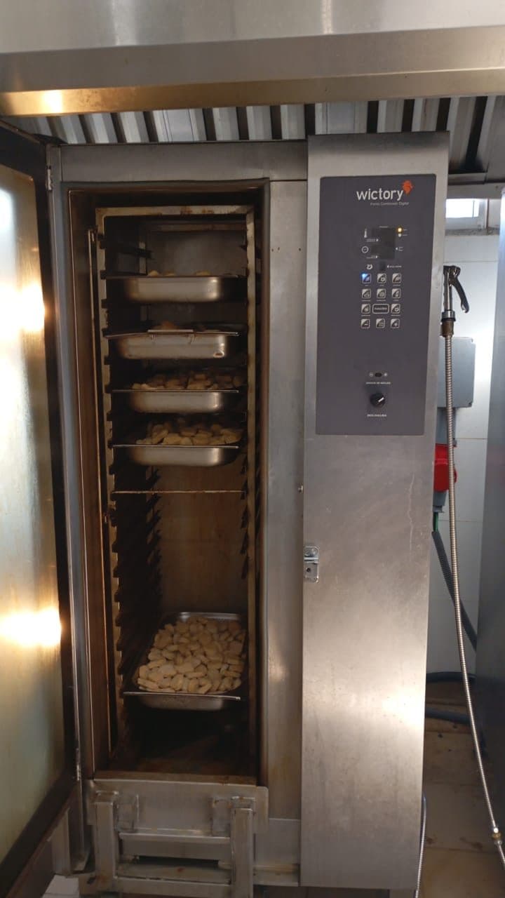 Forno combinado Wictory em operação